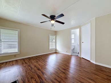 Completely remodeled 2 bedroom, 2 bathroom home located in an - photo 26