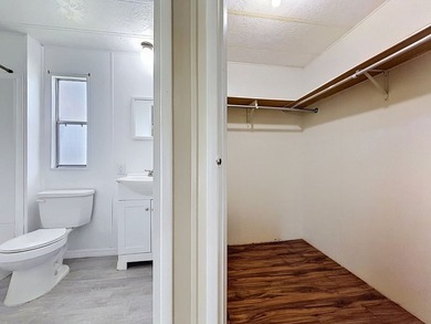 Completely remodeled 2 bedroom, 2 bathroom home located in an - photo 31