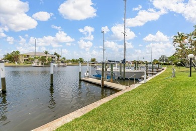 GROUND FLOOR| TURNKEY| DEEDED DOCK | SAILBOAT WATER| NO BRIDGES - photo 3