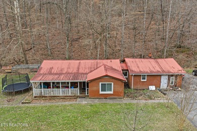 (private lake, pond, creek) Home For Sale in Harriman Tennessee