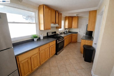 This versatile property features: 3 Bed / 2 Bath Main Home - 1 - photo 3