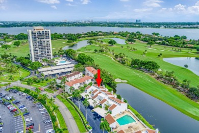 (private lake, pond, creek) Townhome/Townhouse For Sale in West Palm Beach Florida