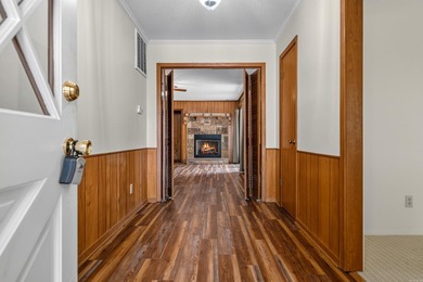 Excellent location in a well kept neighborhood. This 4/2 brick - photo 8