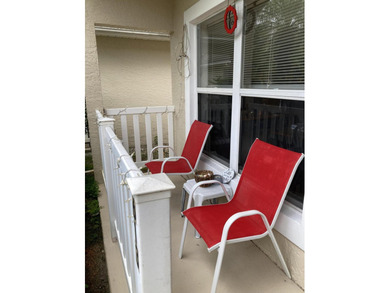 Motivated seller....Beautiful bright 2/2 villa in the very - photo 2