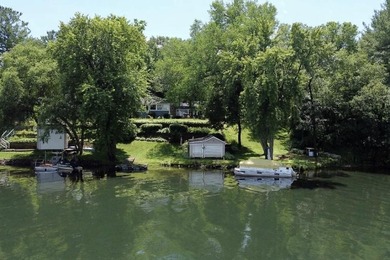 126 feet of frontage on the Wisconsin River! This updated 2 - photo 3