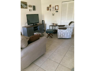 Motivated seller....Beautiful bright 2/2 villa in the very - photo 8