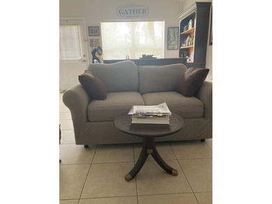 Motivated seller....Beautiful bright 2/2 villa in the very - photo 9