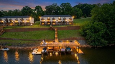 Waterfront, short-term rentable townhouse in a highly desirable - photo 1