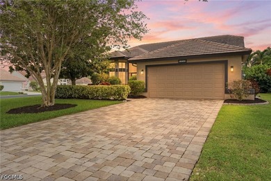 Fort Myers pool home in Cross Creek Estates-with 3 bedrooms, 2 - photo 1