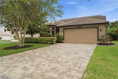 Fort Myers pool home in Cross Creek Estates-with 3 bedrooms, 2 - photo 3
