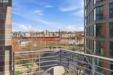 Willamette River - Multnomah County Condo For Sale in Portland Oregon