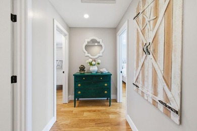 Stunning attention to details with a touch of comfortable - photo 15