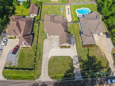Don't miss this well-maintained beauty in flood zone X by - photo 21