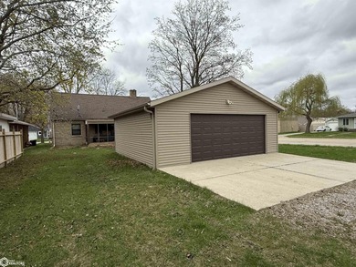 Lots of character in this 3-bedroom brick home, located in - photo 3