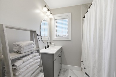 Stunning attention to details with a touch of comfortable - photo 25