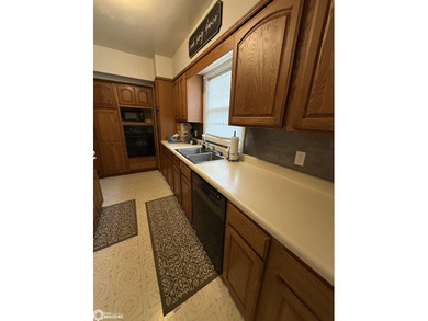 Lots of character in this 3-bedroom brick home, located in - photo 5