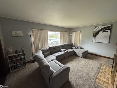 Lots of character in this 3-bedroom brick home, located in - photo 8