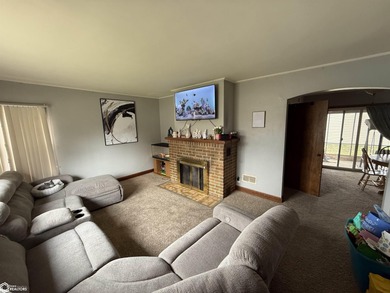 Lots of character in this 3-bedroom brick home, located in - photo 9