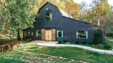 Discover Corvus Creek, a modern masterpiece on 18acres in - photo 3