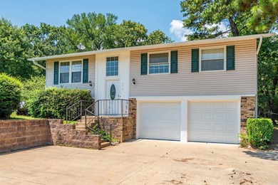 Welcome home to this well maintained 4 bedroom 2 bath home - photo 2