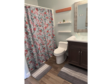 Charming 2-BR cottage on sought-after GL Terrace steps away from - photo 6