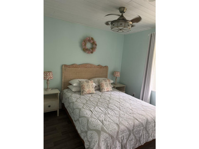 Charming 2-BR cottage on sought-after GL Terrace steps away from - photo 8