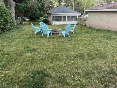 Charming 2-BR cottage on sought-after GL Terrace steps away from - photo 9