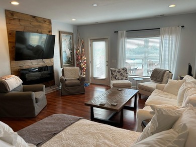 829 Front Street is a rare jewel positioned at the very heart of - photo 35