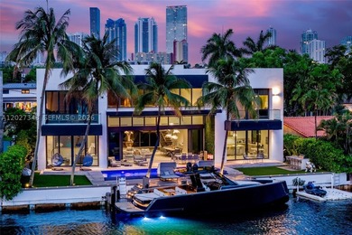 A spectacular modern waterfront estate commanding a premier - photo 1
