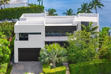 A spectacular modern waterfront estate commanding a premier - photo 5