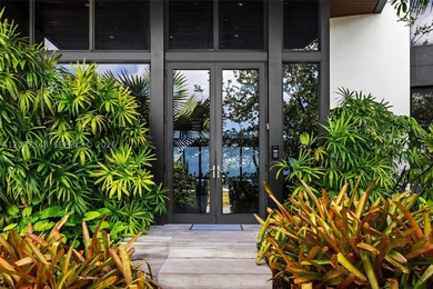 A spectacular modern waterfront estate commanding a premier - photo 6