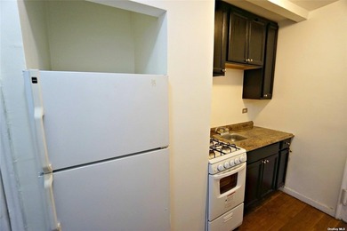 BRING YOUR CONTRACTOR! This home needs TENDER LOVING CARE (TLC) - photo 2