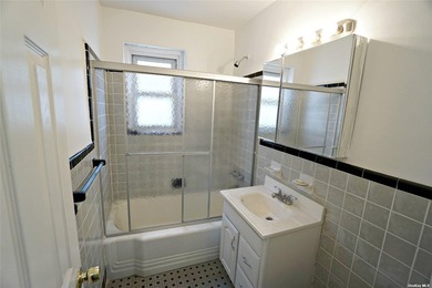 BRING YOUR CONTRACTOR! This home needs TENDER LOVING CARE (TLC) - photo 6