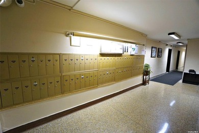 BRING YOUR CONTRACTOR! This home needs TENDER LOVING CARE (TLC) - photo 9