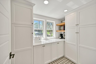 Timeless elegance meets exceptional craftsmanship on Delavan - photo 11