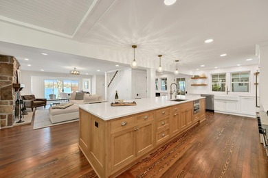 Timeless elegance meets exceptional craftsmanship on Delavan - photo 12