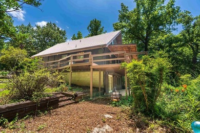 Stunning multi-level contemporary home in Cherokee Village! This - photo 3