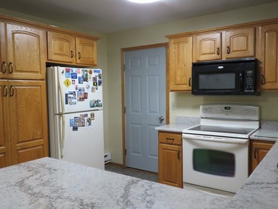 Well maintained, move in ready 3 bedroom 2 full bath home in - photo 9