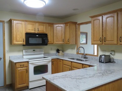 Well maintained, move in ready 3 bedroom 2 full bath home in - photo 10