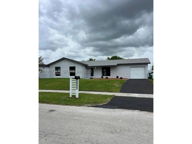 Recently completely remodeled 3 bedrooms 2 bathroom 1 car garage - photo 1