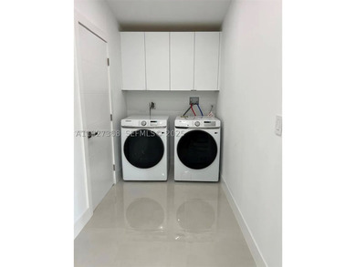 Recently completely remodeled 3 bedrooms 2 bathroom 1 car garage - photo 10