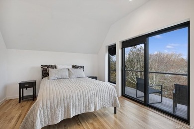 Crafted with a keen eye for coastal modernism, this 1 - photo 11