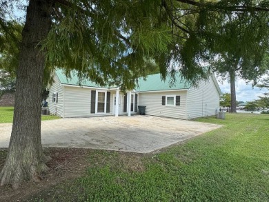 This low maintenance home built in 2005, has 4 bedrooms, 3 baths - Lake Home For Sale in Saint Joseph, Louisiana