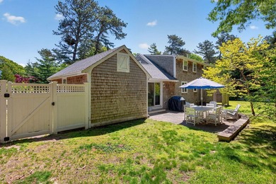 Beautifully maintained four-bedroom, two-bath Cape with deeded - photo 31