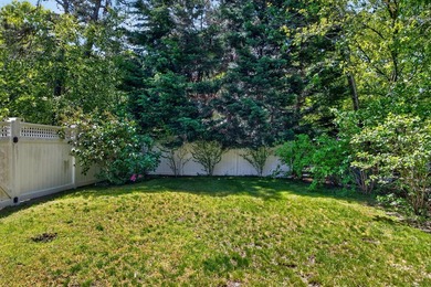 Beautifully maintained four-bedroom, two-bath Cape with deeded - photo 33