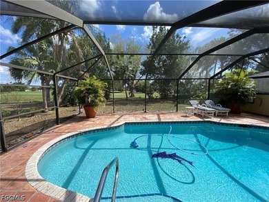 Beautiful duplex with its own pool. Great location in the - photo 1