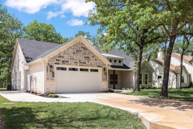 One story golf course home with gas cooking, tankless water - Lake Home For Sale in Mabank, Texas