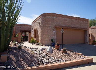 Fairfield townhome in a great Foothills location near dining
