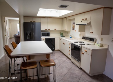 Fairfield townhome in a great Foothills location near dining