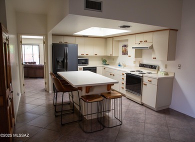 Fairfield townhome in a great Foothills location near dining